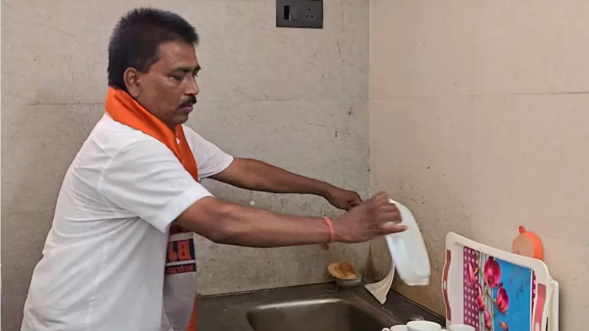 inspiring-story-office-boy-becomes-bjp-candidate-in-mehsana-726361