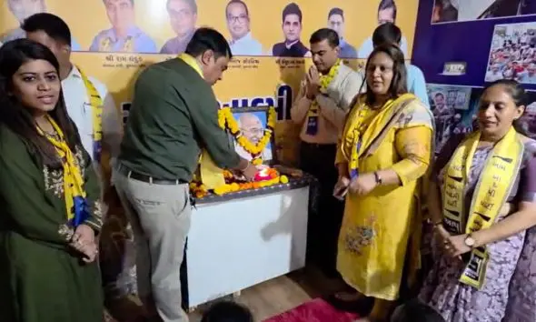 Surat Election: સુરત મનપાની ચૂંટણી માટે AAP દ્વારા 75 ઉમેદવારોની યાદી જાહેર, જાણો કોને મળ્યું સ્થાન?