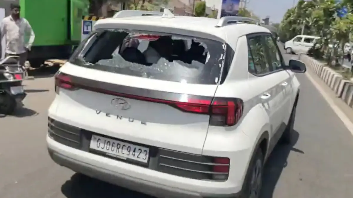 વડોદરા કોર્પોરેશન ચૂંટણી: ફોર્મ ખેંચવાના છેલ્લા દિવસે કોંગ્રેસમાં ‘ભડકો’, ગુમ થયેલા ઉમેદવાર ફોર્મ ખેંચવા પહોંચતા ભારે હોબાળો