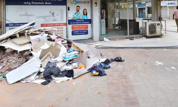 અમદાવાદના પશ્ચિમ ઝોનમાં AMCનો સપાટો, ગંદકી કરનારા 8 એકમો સીલ, રૂ. 2.80 લાખનો દંડ