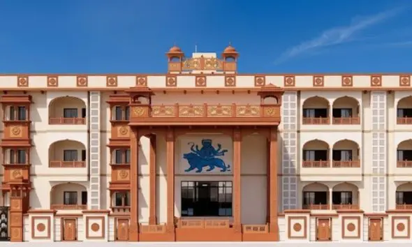 યાત્રાધામ અંબાજીમાં 'અન્ન અને આશરો': અનંત અંબાણીના જન્મદિવસે રિલાયન્સ પરિવાર કરશે કરોડોનું અનુદાન