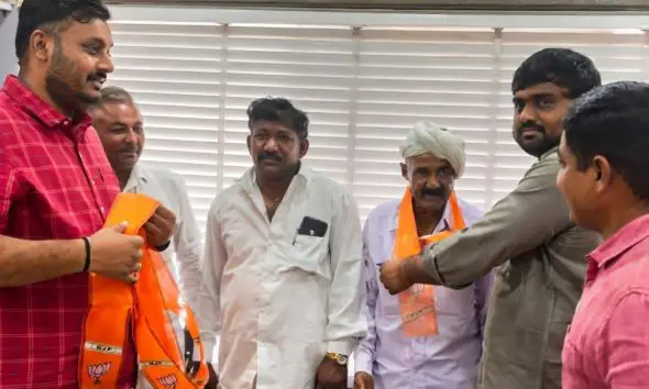 ચોટીલામાં આપ-કોંગ્રેસમાં મોટું 'ભંગાણ': સ્થાનિક સ્તરે મજબૂત એવા કાર્યકરો અને સરપંચો ભાજપમાં જોડાયા