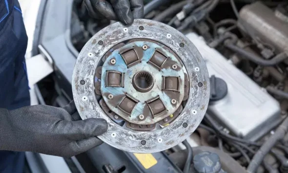 car clutch tips: ક્લચ પ્લેટનું આયુષ્ય વધારવા અને હજારો રૂપિયા બચાવવા માટેની 4 સરળ રીતો