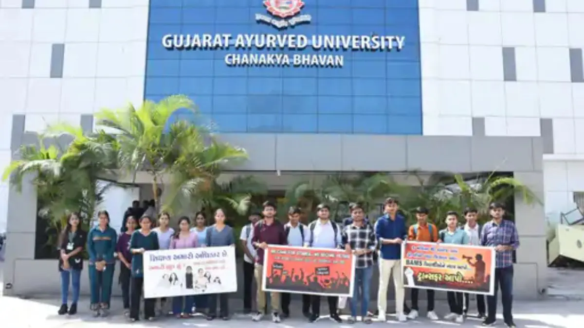jamnagar-news-dhanvantari-ayurveda-college-mahisagar-sealed-students-future-at-risk-jamnagar-ayurveda-universit-726095
