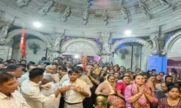 ઊંઝા ઉમિયા મંદિરે ભક્તોનું ઘોડાપુર, ચૈત્રી પૂનમે માતાજીના દર્શન માટે ભક્તોની લાંબી કતારો લાગી