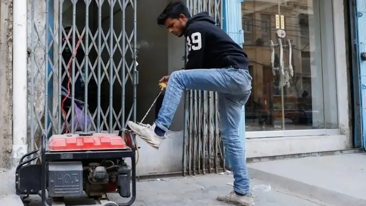 પાકિસ્તાનમાં વીજ સંકટ: ઈંધણની અછતને કારણે દરરોજ 2 કલાકના પાવર કાપની જાહેરાત