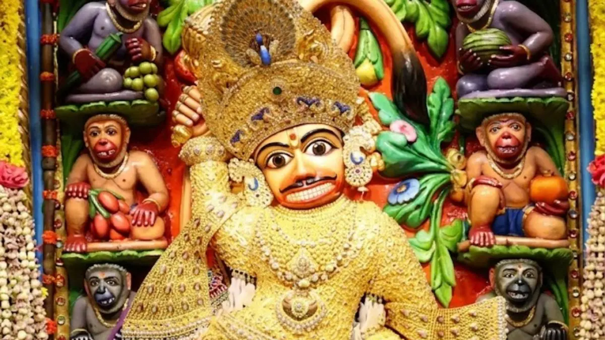 hanuman-jayanti-2026-salangpur-hanumanji-adorned-with-8-kg-gold-wagah-worth-rs-6-5-crore-720026
