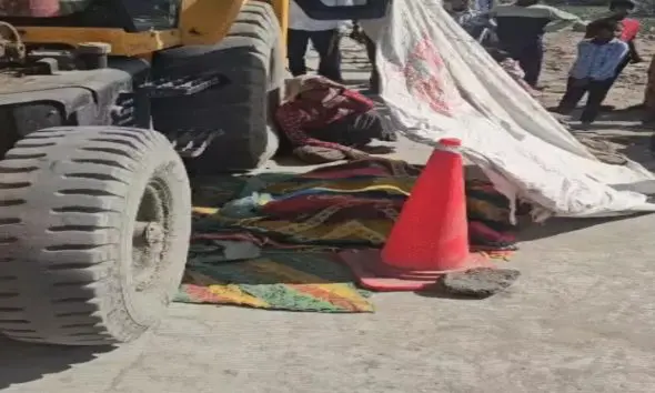 કડીમાં કાળજુ કંપાવતી ઘટના: જેસીબીએ કચડતા 2 માસૂમના કરુણ મોત, 10 કલાક મૃતદેહો પાસે બેસી જનેતાનો કારમો વલોપાત