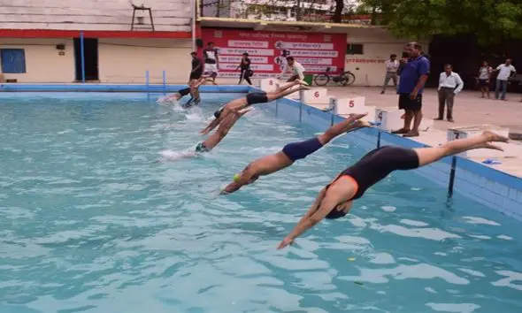 ahmedabad-news-amc-swimming-pool-sees-huge-crowd-in-summer-heat-extra-batches-started