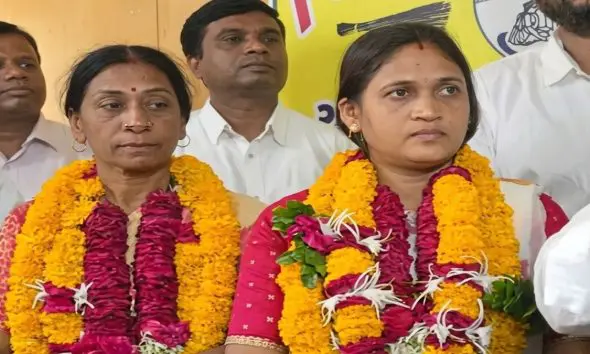 aaps-historic-victory-in-narmada-district-panchayat-anjanaben-vasava-becomes-president-and-sangeetaben-tadvi-becomes-vice-president