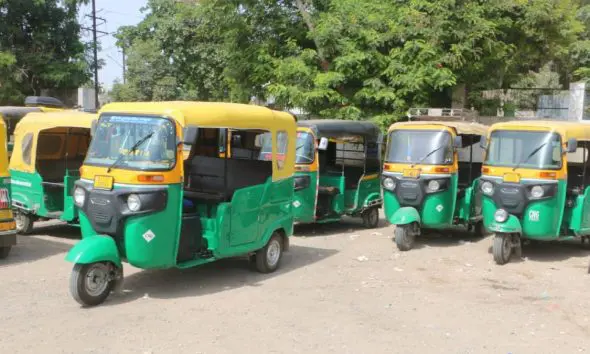rajkot-auto-drivers-protest-against-rapido-commission-reduction