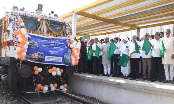 bhuj-delhi-express-train-connecting-kutch-with-new-delhi-started-cm-thanks-pm-and-railway-minister