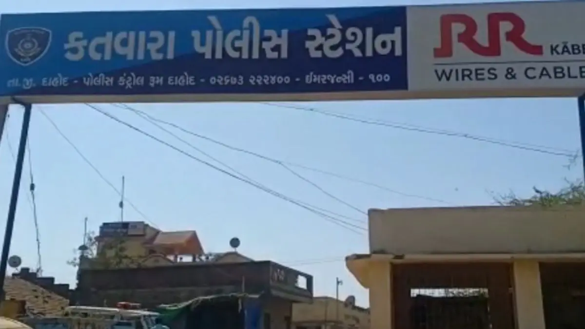 dahod-news-superstition-infant-burn-with-hot-needle-by-tantrik