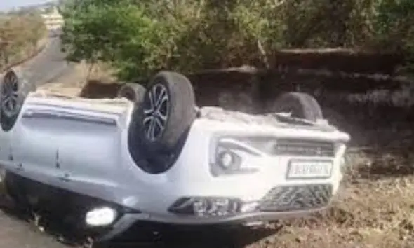 major-accident-at-saputara-table-point-ghat-car-overturned-while-going-in-reverse-while-climbing-7-tourists-including-2-children-from-surat-injured