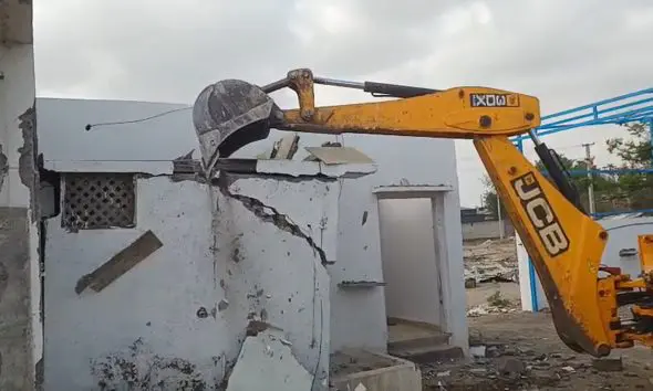 jamnagar-municipal-corporation-mega-demolition-near-iskcon-temple-illegal-structures-removed