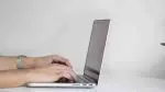 Laptop Tips: સાવધાન! પથારીમાં લેપટોપ વાપરવાની આ આદત નોતરી શકે છે મોટી આફત; જાણો ટેક એક્સપર્ટ્સની ચેતવણી