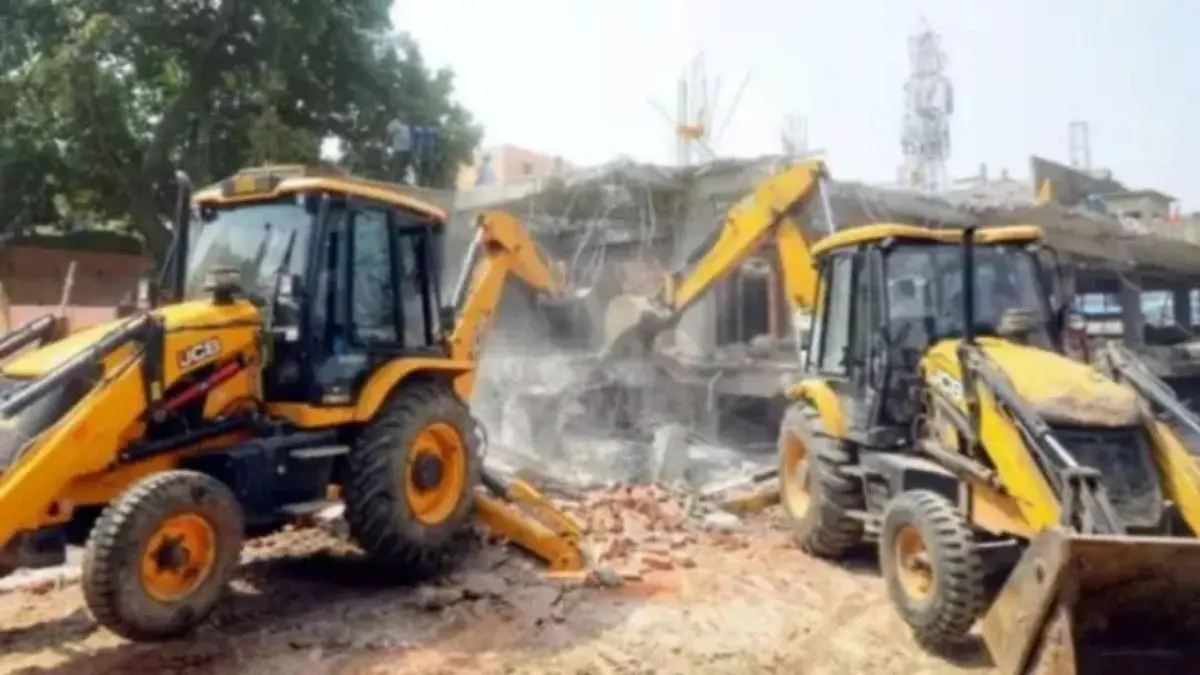 kutch-govt-land-illegal-hotel-demolished-police-station-construction