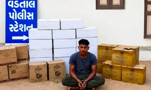 smc-conducts-major-raid-in-kheda-foreign-liquor-worth-lakhs-seized-from-smugglers