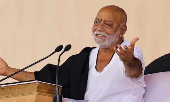 morari-bapu-inspiring-message-in-kochi-ram-katha-rudra-abhishek-means-helping-a-poor-student