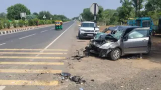 Kheda: કઠલાલમાં રોડની વચ્ચોવચ્ચ ઉભેલા ડમ્પર પાછળ ધડાકાભેર કાર ઘૂસી ગઈ, અમદાવાદ જતાં દંપતીનું કમકમાટીભર્યું મોત