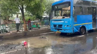 Surat Rain News: Heavy rain in Surat; City bus rams into pothole while crossing road in Pandesara, 9 injured