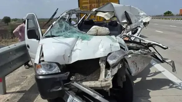 bharuch-news-mumbai-express-highway-accident-mother-and-son-died-6-injured