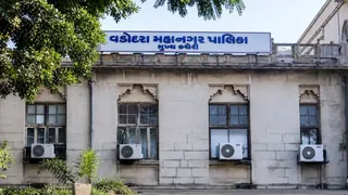 વડોદરામાં ફાયર વિભાગની કાર્યવાહી: ફાયર સેફ્ટીના નિયમો નેવે મૂકનાર 15 કોચિંગ ક્લાસીસને નોટિસ
