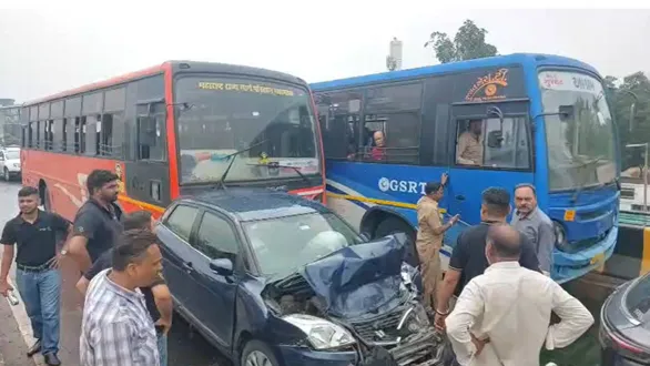 vadodara-news-fatehganj-bridge-accidents-dumper-and-bus-hit-7-vehicles