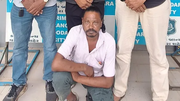 wife-murder-convict-arrested-after-1-km-chase-by-vadodara-crime-branch