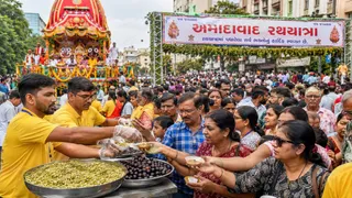 Ahmedabad Rath Yatra Prasad: રથયાત્રામાં કેમ અપાય છે મગ-જાંબુનો પ્રસાદ, આસ્થા અને સ્વાસ્થ્યનું અનોખું કનેક્શન જાણો