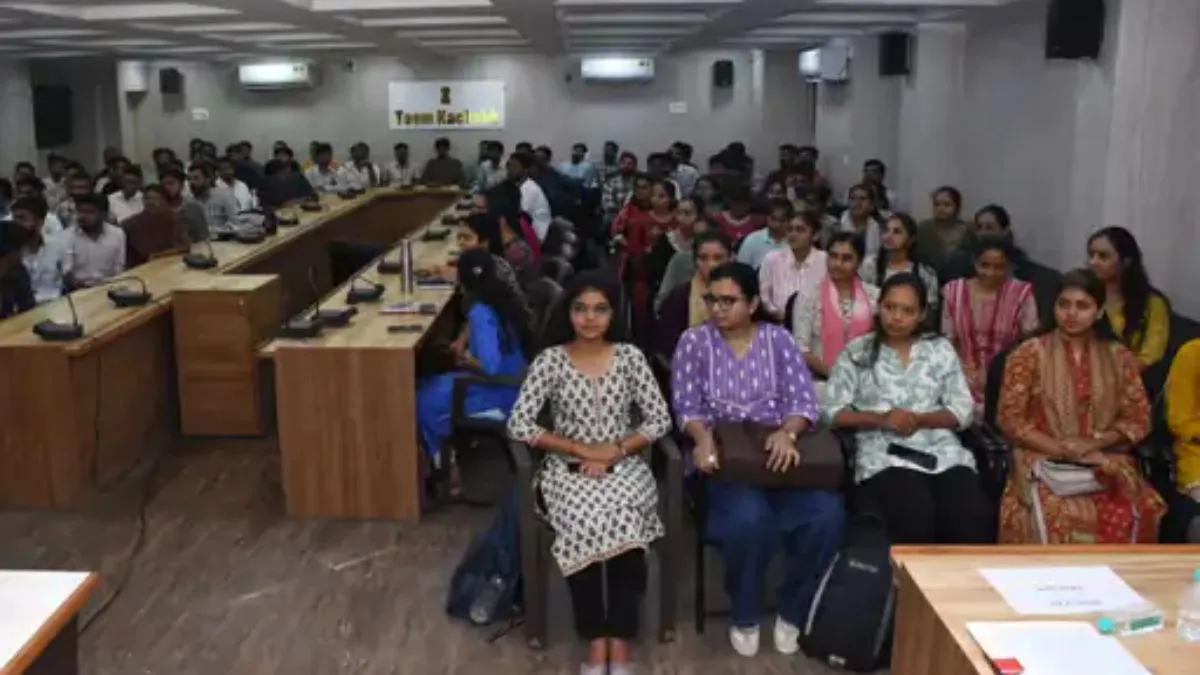 https://img.gujaratijagran.com/images/2026/07/18/article/image/Kutch-Talati-Appointment-1784354613403.webp