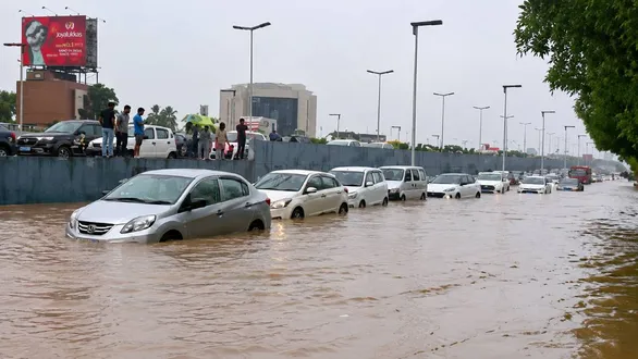 ahmedabad-heavy-rain-5-inches-in-12-hours-waterlogging-trees-fall