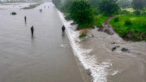 bharuch-flood-alert-ankleshwarsurat-highway-highway-closed-13-villages-alerted-as-dholi-dam-overflow