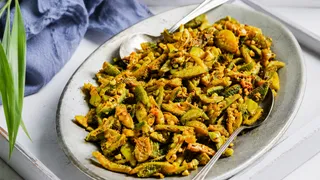 Kantola Recipe: કાઠિયાવાડી સ્ટાઈલ કંકોડાનું શાક, મેથી-બાજરીનો રોટલો અને મસાલેદાર મરચાં, નોંધી લો ટેસ્ટી રેસીપી