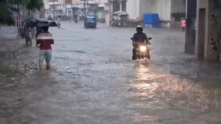 પાટણમાં મેઘો મૂશળધારઃ રાધનપુરમાં ધોધમાર સવા 9 ઈંચ વરસાદ ખાબક્યો, અનેક સોસાયટીઓ જળમગ્ન; ઘરોમાં પાણી ઘુસ્યા
