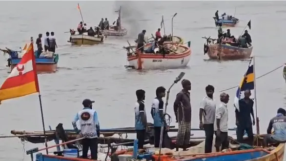 bharuch-news-hilsa-fishing-season-begins-with-narmada-puja