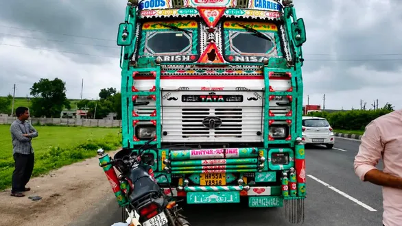 anand-news-man-killed-over-wrong-side-truck-hits-bike-near-aasodar