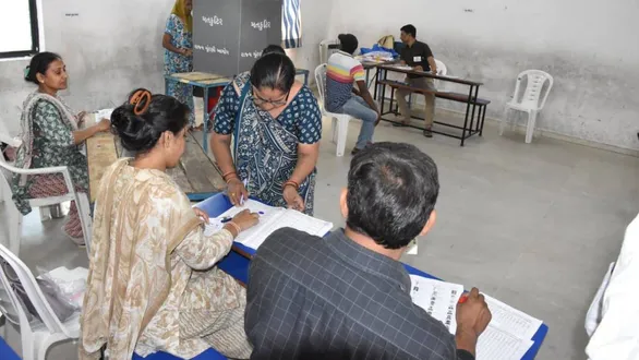 vadodara-news-manjalpur-assembly-bypolls-over-2-lakh-voters-to-decide-candidates-fate