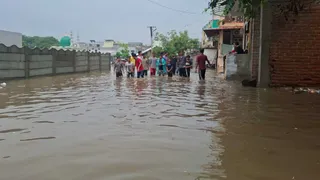 Anand Rain News: 4 કલાકમાં 6 ઈંચ ધોધમાર વરસાદથી ખંભાત જળબંબાકાર, 127 લોકોનું સ્થળાંતર