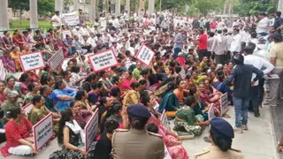 Farmer Protest: જામનગરમાં હજારો ખેડૂતો રસ્તા પર ઉતર્યા, ખેતરોમાં વીજપોલ મુદ્દે પ્રચંડ રોષ; આંદોલનની ચીમકી ઉચ્ચારી
