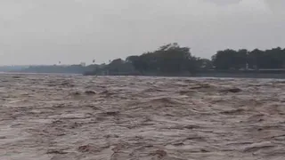 Chhota Udepur Rain: નસવાડી પંથકમાં આકાશી આફત: કંડવા બ્રિજનો એપ્રોચ રોડ ધોવાતાં નસવાડી-કવાંટ સ્ટેટ હાઇવે બંધ, 13 ગામો હાઇએલર્ટ પર