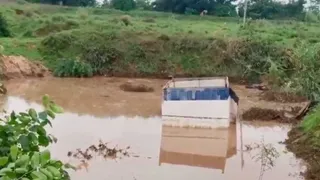 Mahisagar Storm: વીરપુરમાં ફૂંકાયેલા તોફાની પવને વિનાશ વેર્યો, મજૂરો સાથેનું કન્ટેનર હાઉસ હવામાં ફંગોળાઈ ખાડામાં ખાબક્યું; 1નું મોત