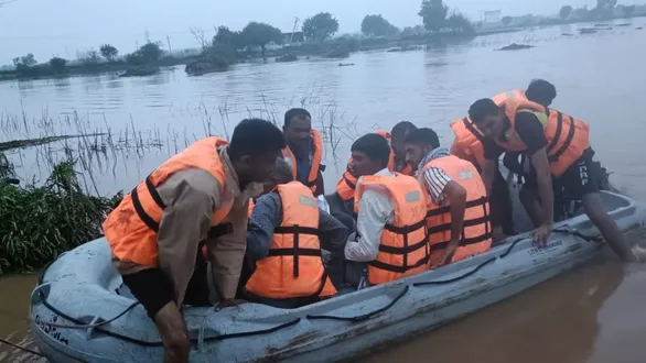 morbi-heavy-rain-rescue-operation-halvad-flood-affected-55-people-rescued-by-ndrf-sdrf-police
