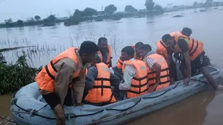 Morbi Rain News: ભારે વરસાદના પગલે મોડી રાત્રે રેસ્ક્યુ ઓપરેશન, મોરબીના હળવદ પંથકમાં પૂરગ્રસ્તોનું સફળ રેસ્ક્યુ