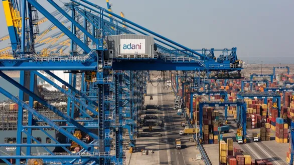 adani-ports-mundra-sets-new-national-record-by-handling-21085-containers-on-a-single-ship