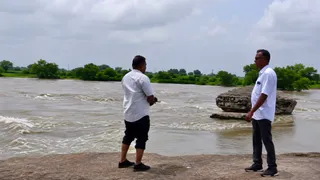 Bharuch News:આમોદના દાદાપોર અને મહાપુરા સહિતના પંથકમાં ઢાઢર નદી ખતરાના નિશાન તરફ: જળસ્તર 97 ફૂટે પહોંચતા તંત્ર એલર્ટ મોડ પર

