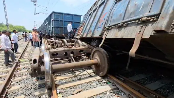 major-accident-averted-near-anand-railway-stationgoods-train-coach-derails-near-anand
