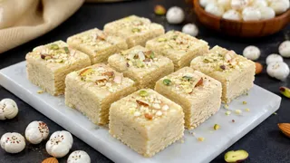 Makhana Barfi: શ્રાવણ વ્રતમાં એકવાર જરૂર બનાવો મખાના બરફી, સ્વાદ એવો કે વારંવાર ખાવાનું મન થશે