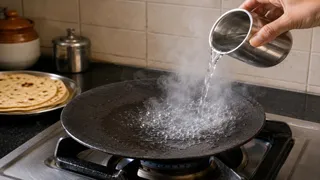 Roti Vastu: રોટલી બનાવતી વખતે ભૂલથી પણ ન કરો આ કામ, નહીં તો ખાલી થઈ શકે છે તિજોરી!