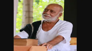 ગુજરાત અને કેરળમાં અતિવૃષ્ટિને લીધે અવસાન પામેલા લોકોને મોરારીબાપુએ શ્રધ્ધાંજલિ પાઠવી, પરિવારજનોને સહાયની જાહેરાત કરી